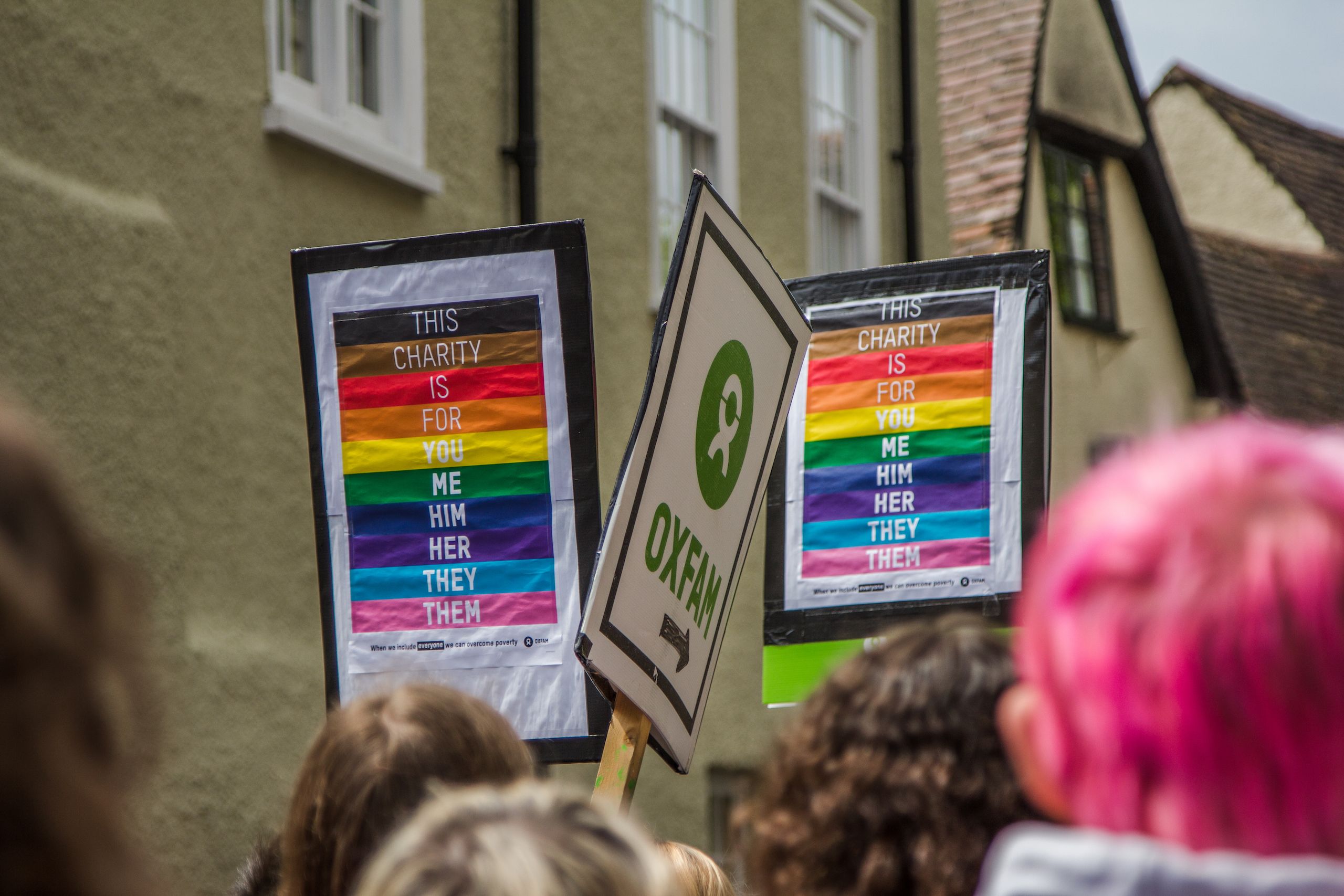 Simpatizantes y personal de Oxfam en la manifestación del Orgullo de Oxford, en 2022.